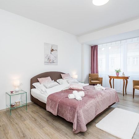 Perla Hradce 202 Appartement Hradec Králové Buitenkant foto