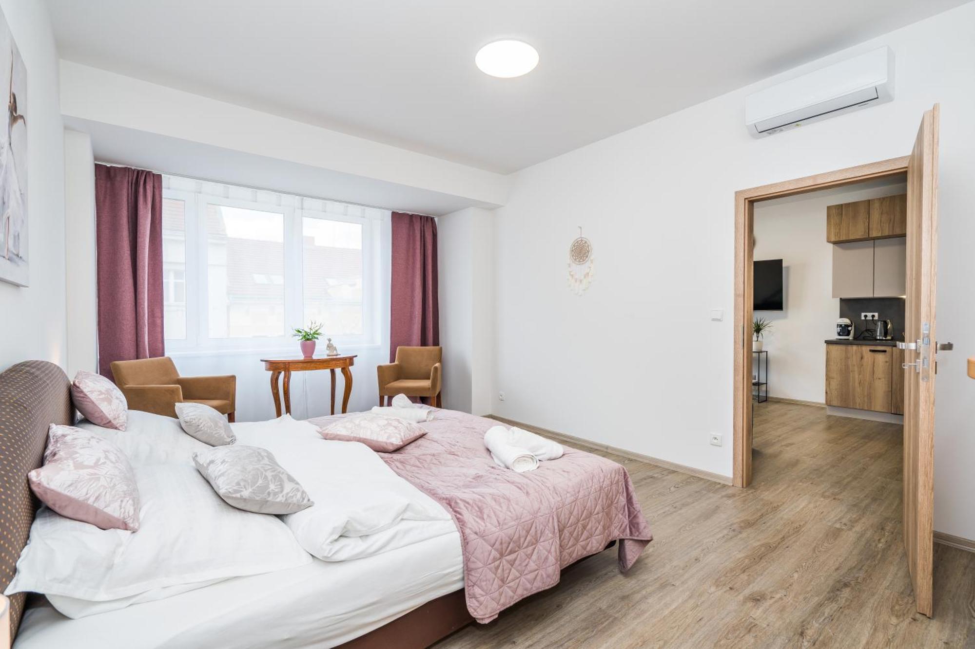 Perla Hradce 202 Appartement Hradec Králové Buitenkant foto